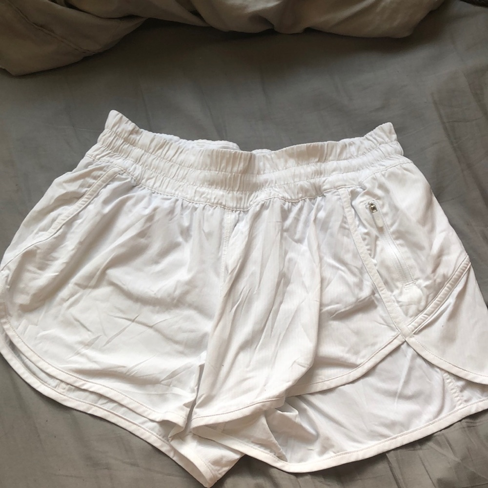 White Tracker Short size 8 Lululemon